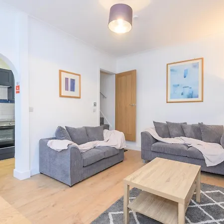 Vakantiehuis Pass The Keys Festive Family Retreat Near Centre Parking *