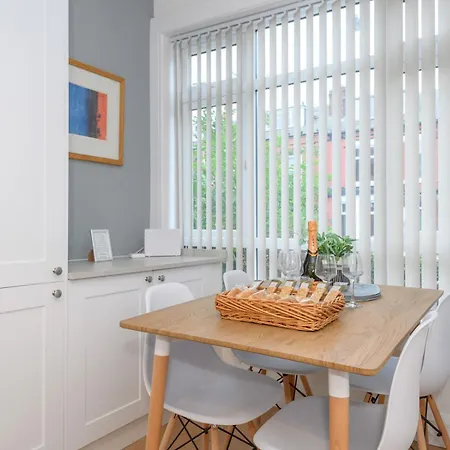 Pass The Keys Festive Family Retreat Near Centre Parking