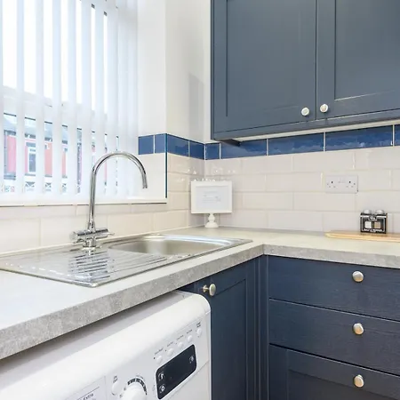 Pass The Keys Festive Family Retreat Near Centre Parking Holiday home Leeds (West Yorkshire)