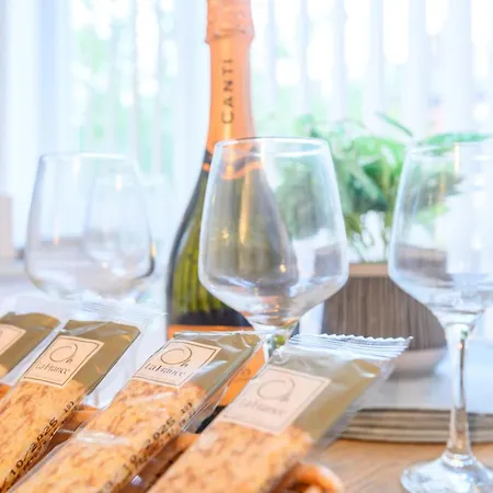 Pass The Keys Festive Family Retreat Near Centre Parking Holiday home