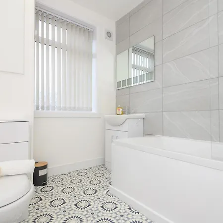 Vakantiehuis Pass The Keys Festive Family Retreat Near Centre Parking Leeds (West Yorkshire)