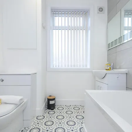 Holiday home Pass The Keys Festive Family Retreat Near Centre Parking