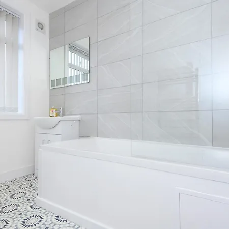 Holiday home Pass The Keys Festive Family Retreat Near Centre Parking Leeds (West Yorkshire)