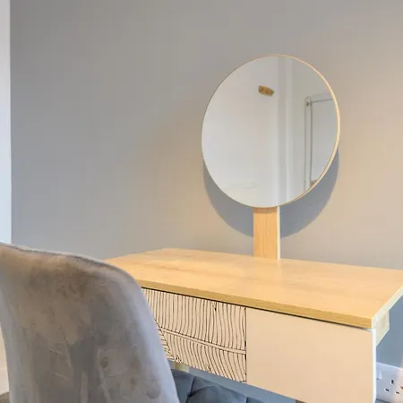 Pass The Keys Festive Family Retreat Near Centre Parking *