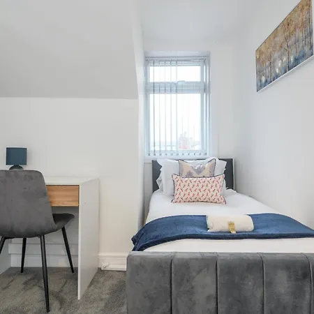 Vakantiehuis Pass The Keys Festive Family Retreat Near Centre Parking *