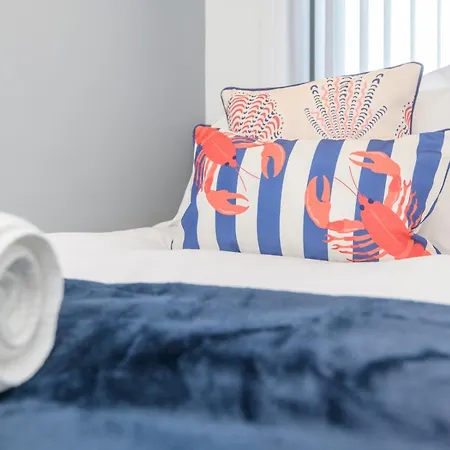 Pass The Keys Festive Family Retreat Near Centre Parking Leeds (West Yorkshire)