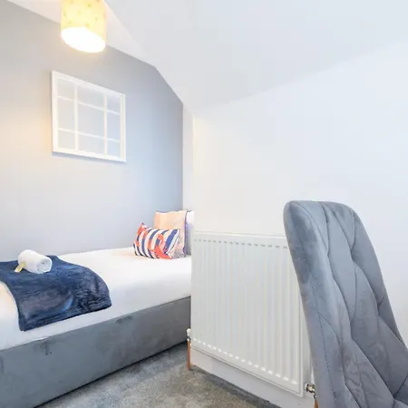 Vakantiehuis Pass The Keys Festive Family Retreat Near Centre Parking Leeds (West Yorkshire)