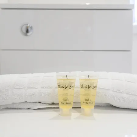 Pass The Keys Festive Family Retreat Near Centre Parking *