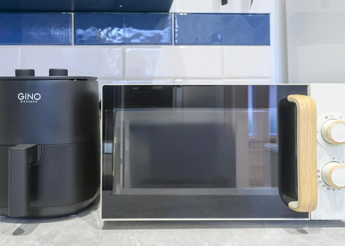 Pass The Keys Festive Family Retreat Near Centre Parking *