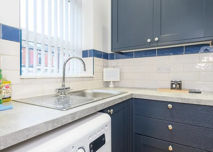 Pass The Keys Festive Family Retreat Near Centre Parking Holiday home Leeds (West Yorkshire)