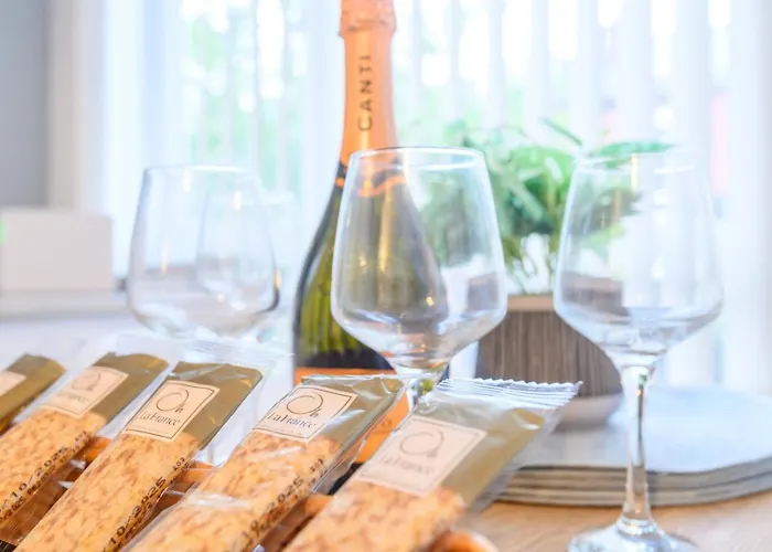 Pass The Keys Festive Family Retreat Near Centre Parking Holiday home