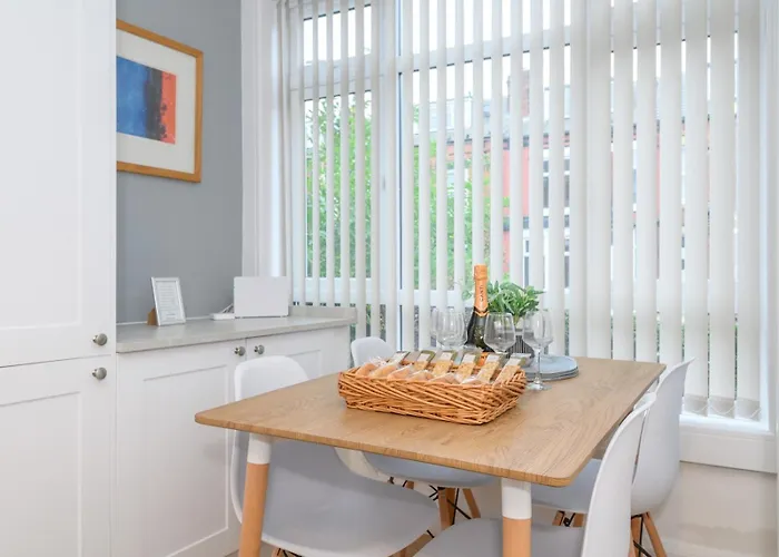 Pass The Keys Festive Family Retreat Near Centre Parking *