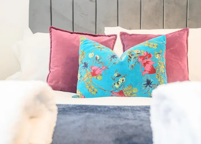 Pass The Keys Festive Family Retreat Near Centre Parking * לידס