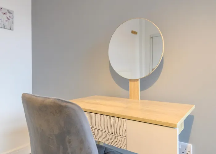 Pass The Keys Festive Family Retreat Near Centre Parking *