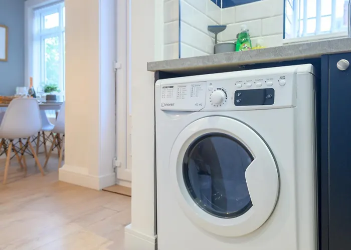 Pass The Keys Festive Family Retreat Near Centre Parking Leeds (West Yorkshire)