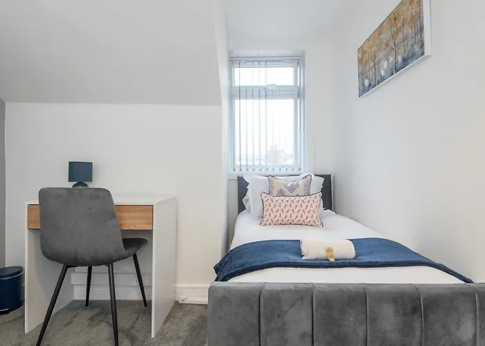 בית נופש Pass The Keys Festive Family Retreat Near Centre Parking *