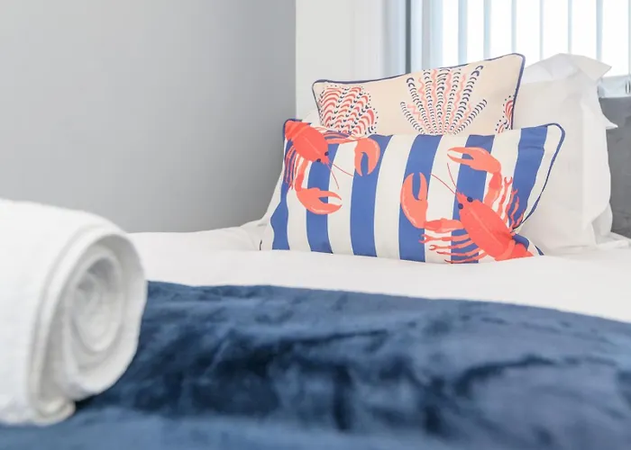 Pass The Keys Festive Family Retreat Near Centre Parking לידס