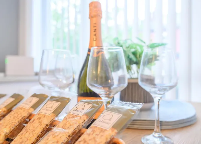 Pass The Keys Festive Family Retreat Near Centre Parking * Leeds (West Yorkshire)