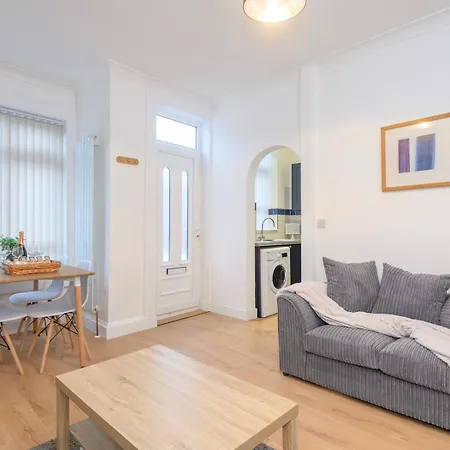 Hébergement de vacances Pass The Keys Festive Family Retreat Near Centre Parking Leeds (West Yorkshire)