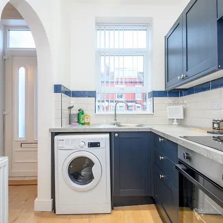 Pass The Keys Festive Family Retreat Near Centre Parking Hébergement de vacances *