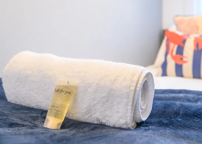 Pass The Keys Festive Family Retreat Near Centre Parking *