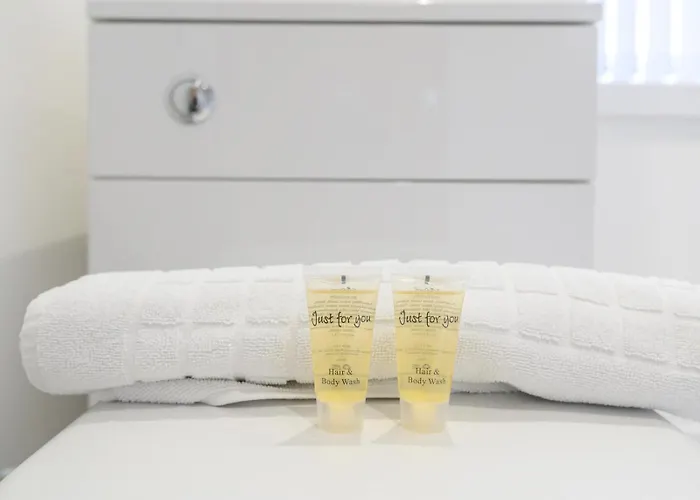 Pass The Keys Festive Family Retreat Near Centre Parking *